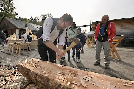 Rückblick auf den Tag des traditionellen Handwerks 2025: Zwönitz feierte sein Handwerk (Quelle: Zwönitzer Anzeiger, 30.10.2025)
