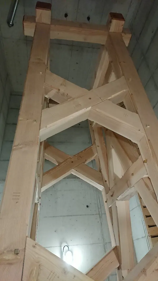 Bild in der Bildergallerie zu Restaurierung des Glockenstuhls der Kirche Sankt Markus, Berlin