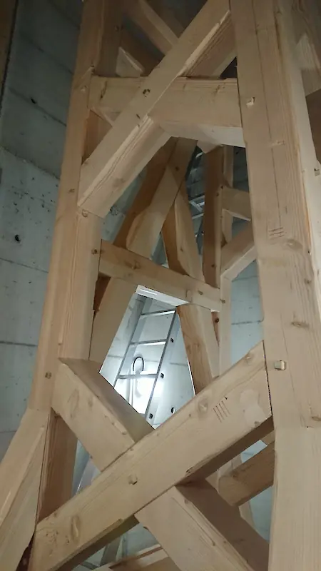 Bild in der Bildergallerie zu Restaurierung des Glockenstuhls der Kirche Sankt Markus, Berlin