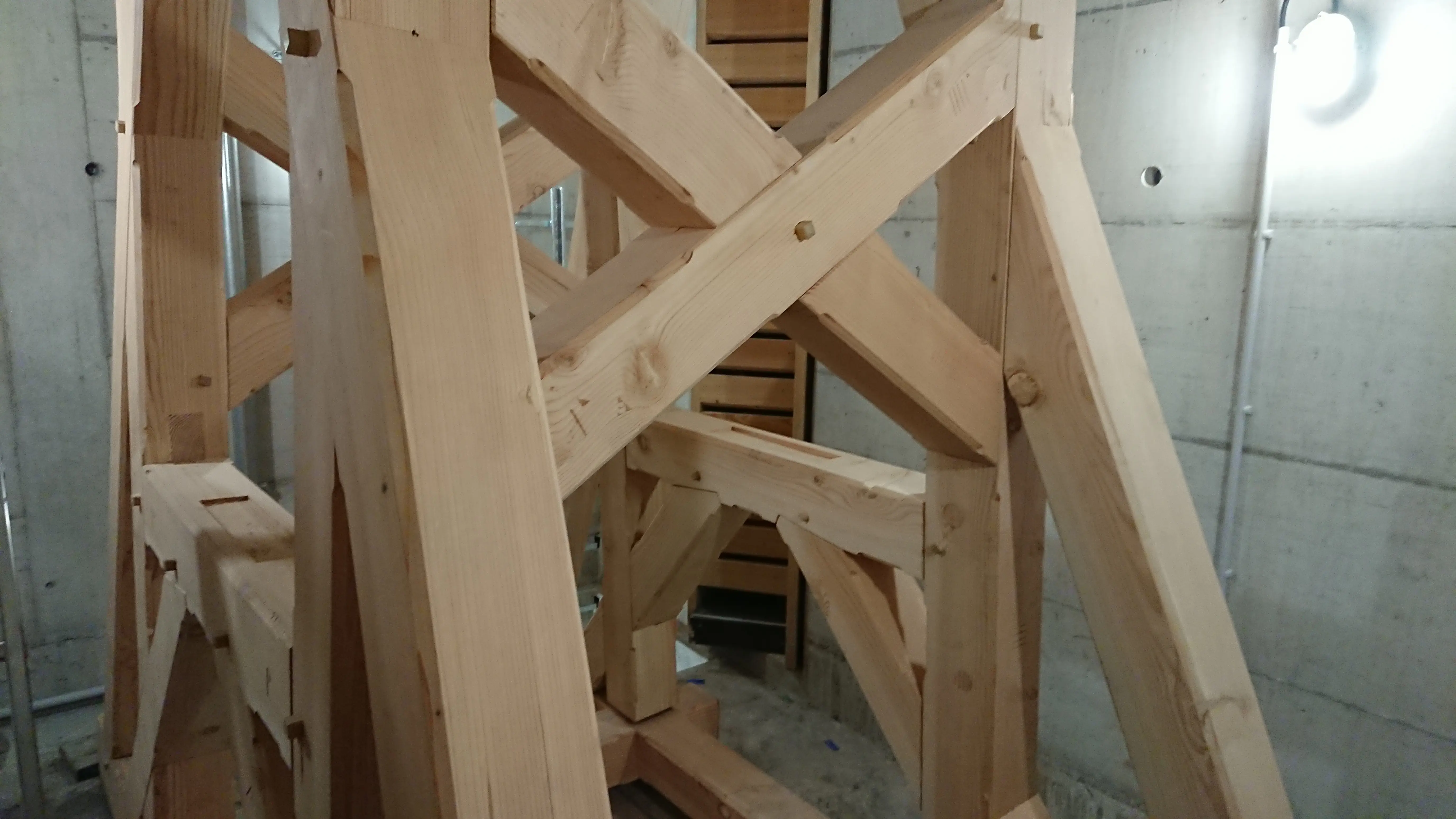 Bild in der Bildergallerie zu Restaurierung des Glockenstuhls der Kirche Sankt Markus, Berlin