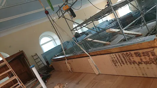 Bild in der Bildergallerie zu Sanierung einer stark abgenutzen Empore in der Kirche Mittelfrohna