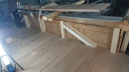 Bild in der Bildergallerie zu Sanierung einer stark abgenutzen Empore in der Kirche Mittelfrohna