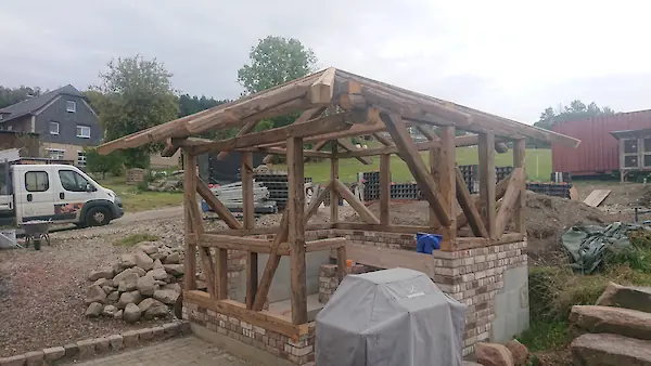 Bild in der Bildergallerie zu Fachwerkgrillhütte Neubau mit Altholz