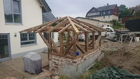 Bild in der Bildergallerie zu Fachwerkgrillhütte Neubau mit Altholz