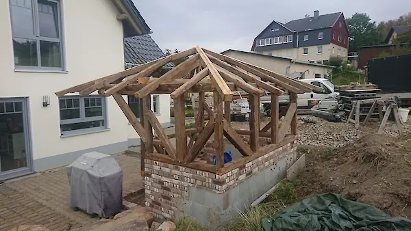 Bild in der Bildergallerie zu Fachwerkgrillhütte Neubau mit Altholz