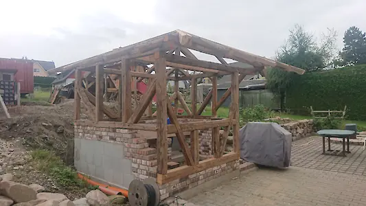 Bild in der Bildergallerie zu Fachwerkgrillhütte Neubau mit Altholz