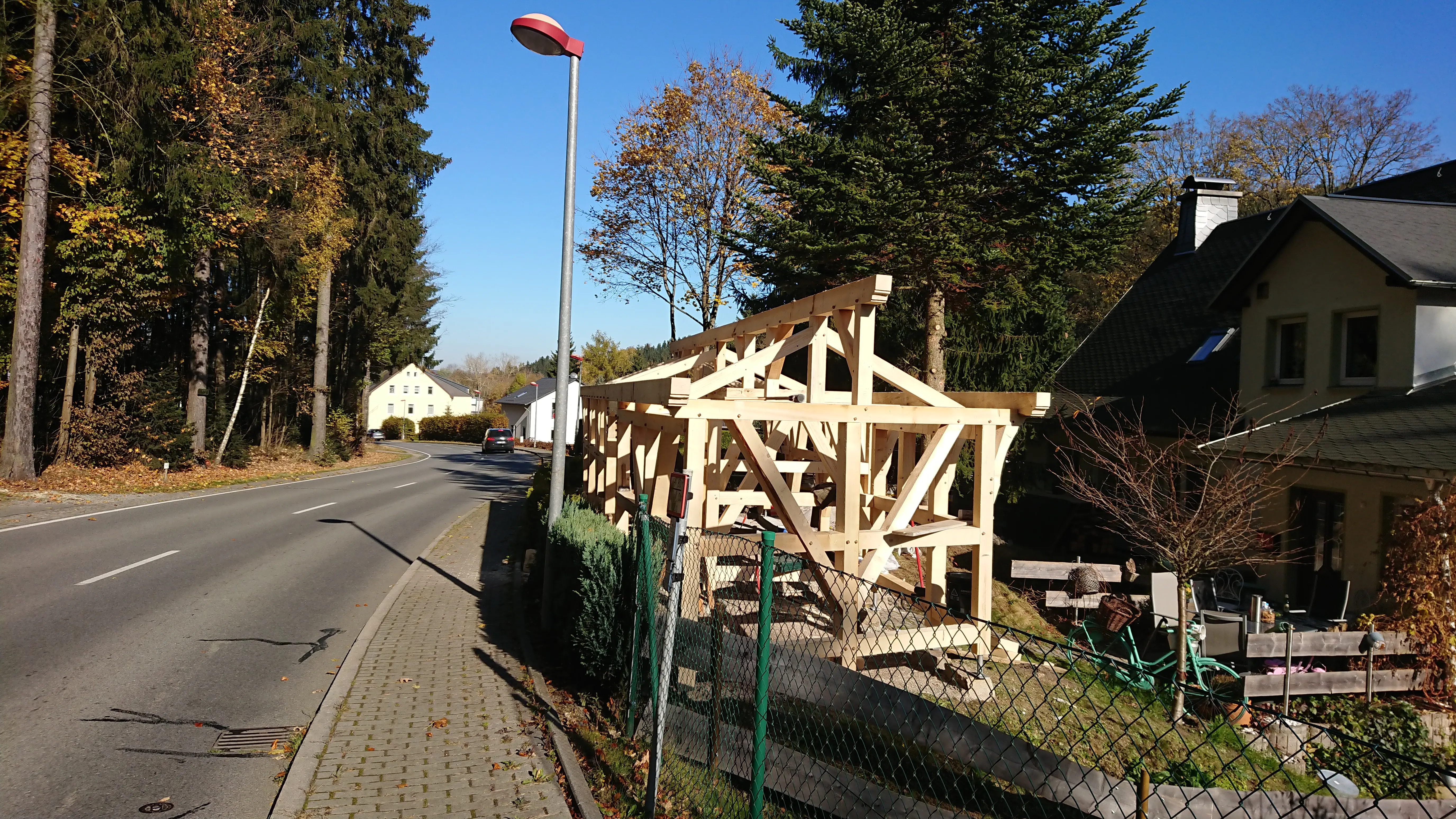Bild in der Bildergallerie zu Fachwerkcarport Neubau in Fichte