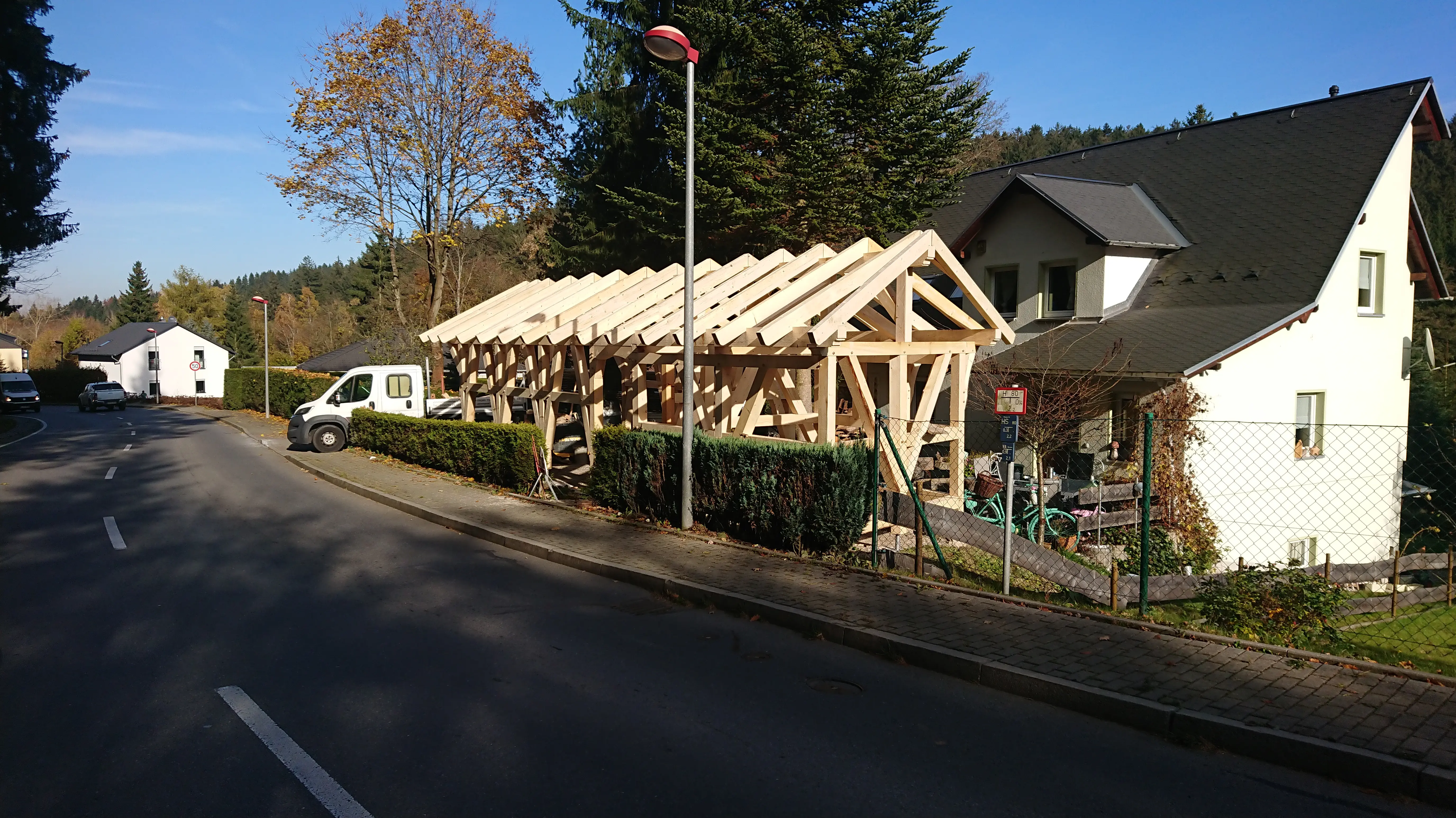 Bild in der Bildergallerie zu Fachwerkcarport Neubau in Fichte