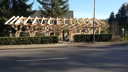 Bild in der Bildergallerie zu Fachwerkcarport Neubau in Fichte