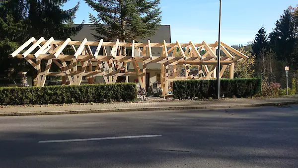 Bild in der Bildergallerie zu Fachwerkcarport Neubau in Fichte